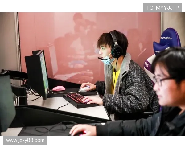 《激战正酣电竞赛事全程回顾与精彩瞬间分析》