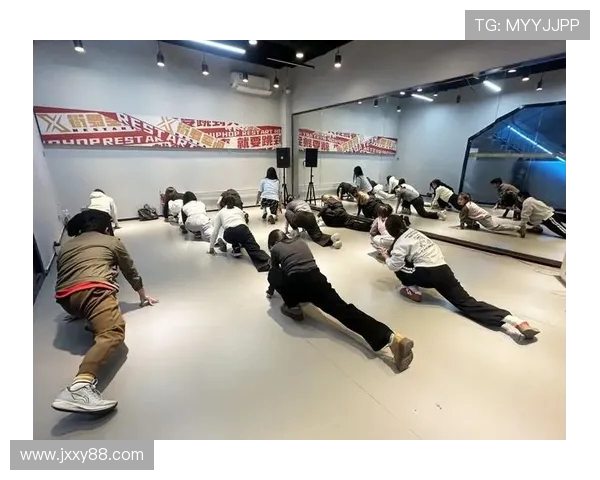 街舞文化的碰撞与融合深入探讨杭州街舞队的包夹技巧与魅力