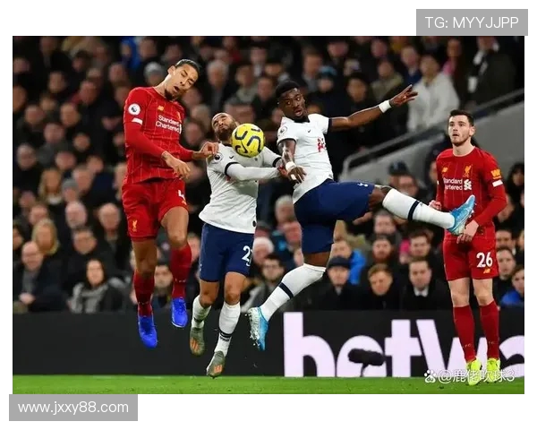 利物浦与曼联激战再续经典英超宿敌之争两队谁能笑到最后