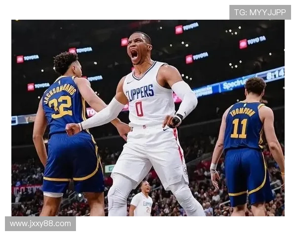 洛杉矶快船迎强敌鏖战四节鏖战激烈全队合力力求主场连胜 洛杉矶快船迎强敌鏖战四节鏖战激烈全队合力力求主场连胜