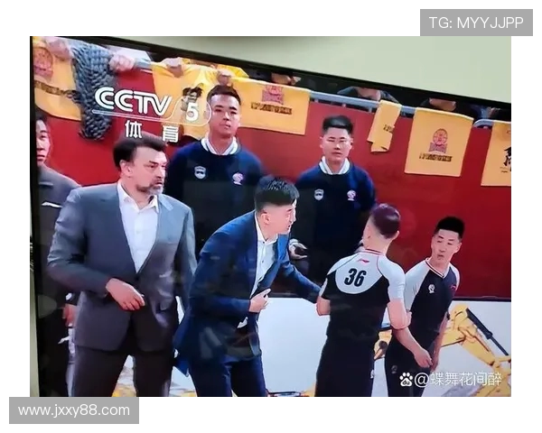 12月28日广东队与上海队激战正酣谁能在这场对决中笑到最后