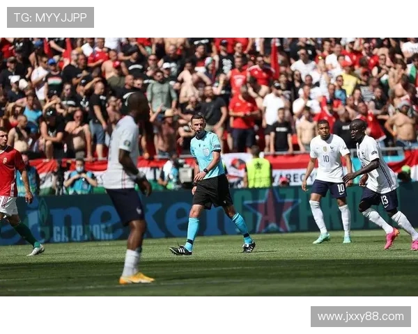 伯思茅斯主场迎战雷丁期待精彩对决双方争夺关键积分的激烈较量 伯思茅斯主场迎战雷丁期待精彩对决双方争夺关键积分的激烈较量